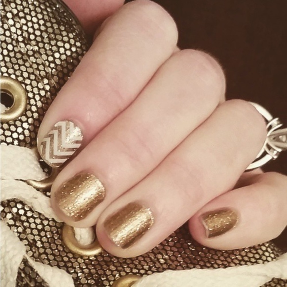 💅🏼3/$30💅🏼GOLD SPARKLE Jamberry Nail Wraps